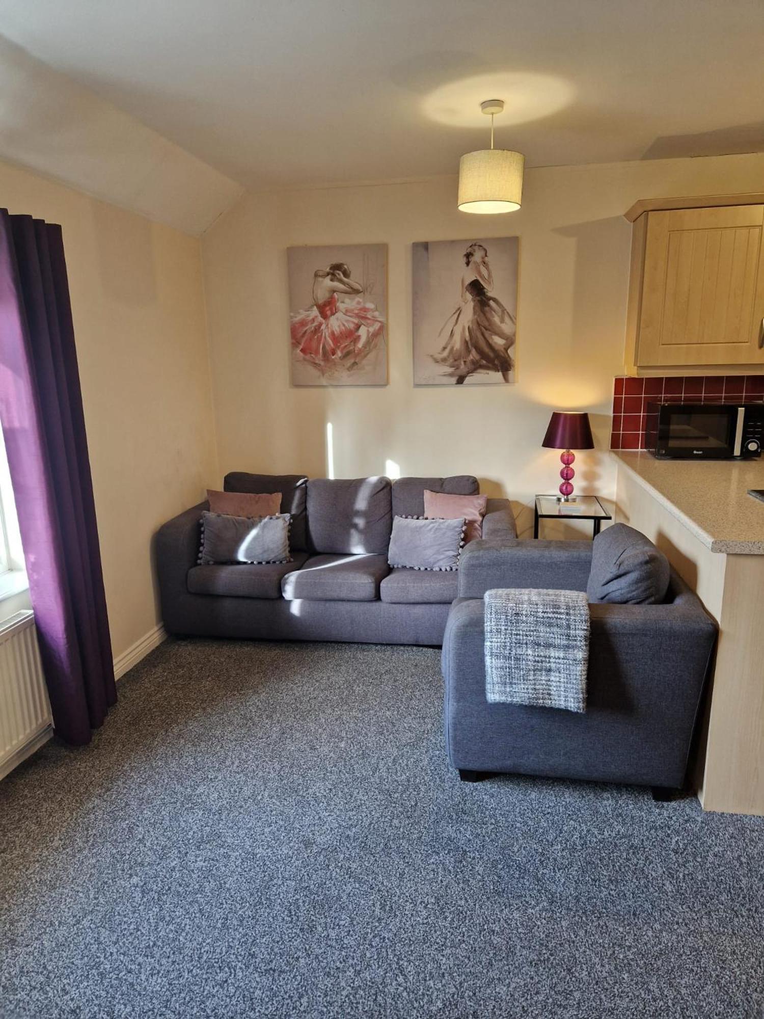 Hereford - Mayflower Coach House, Modern 2 Bedroom Property With Parking, Located South Of Hereford City, Suitable For Small Family, Couple Or Contractors - Sleeps Up To 5 Guests - Hosted By Rentmyhouse Eksteriør bilde