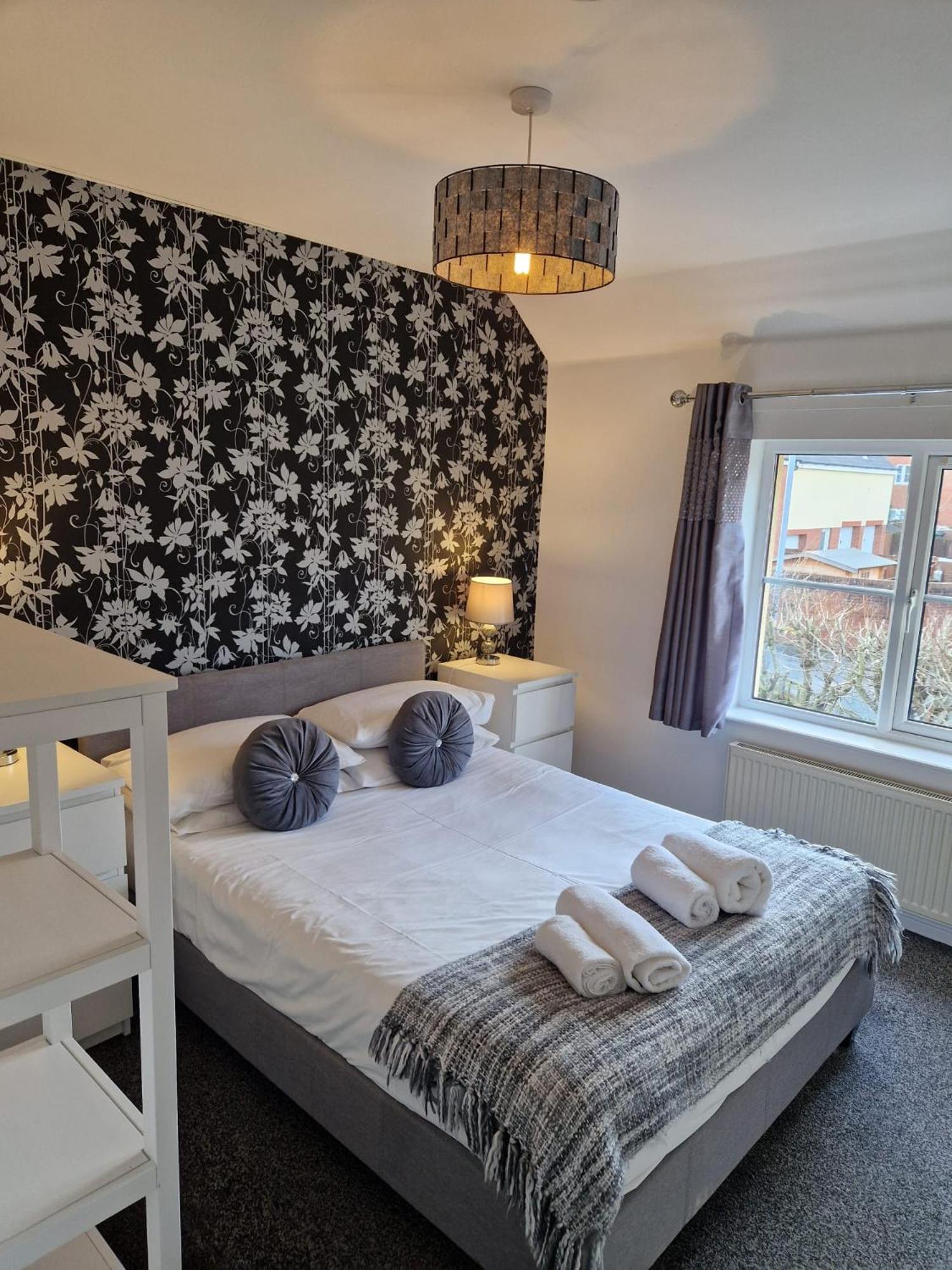 Hereford - Mayflower Coach House, Modern 2 Bedroom Property With Parking, Located South Of Hereford City, Suitable For Small Family, Couple Or Contractors - Sleeps Up To 5 Guests - Hosted By Rentmyhouse Eksteriør bilde
