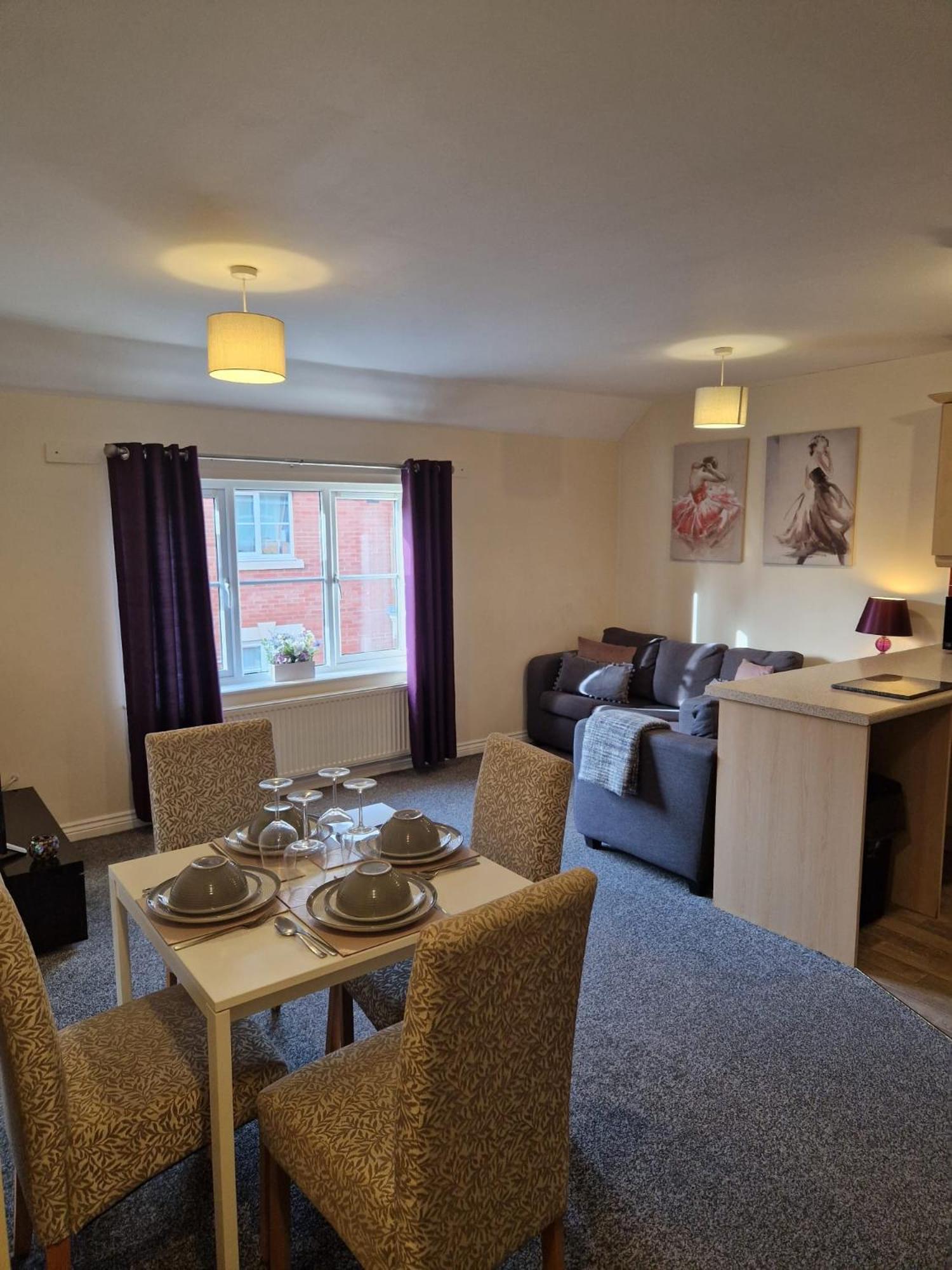 Hereford - Mayflower Coach House, Modern 2 Bedroom Property With Parking, Located South Of Hereford City, Suitable For Small Family, Couple Or Contractors - Sleeps Up To 5 Guests - Hosted By Rentmyhouse Eksteriør bilde