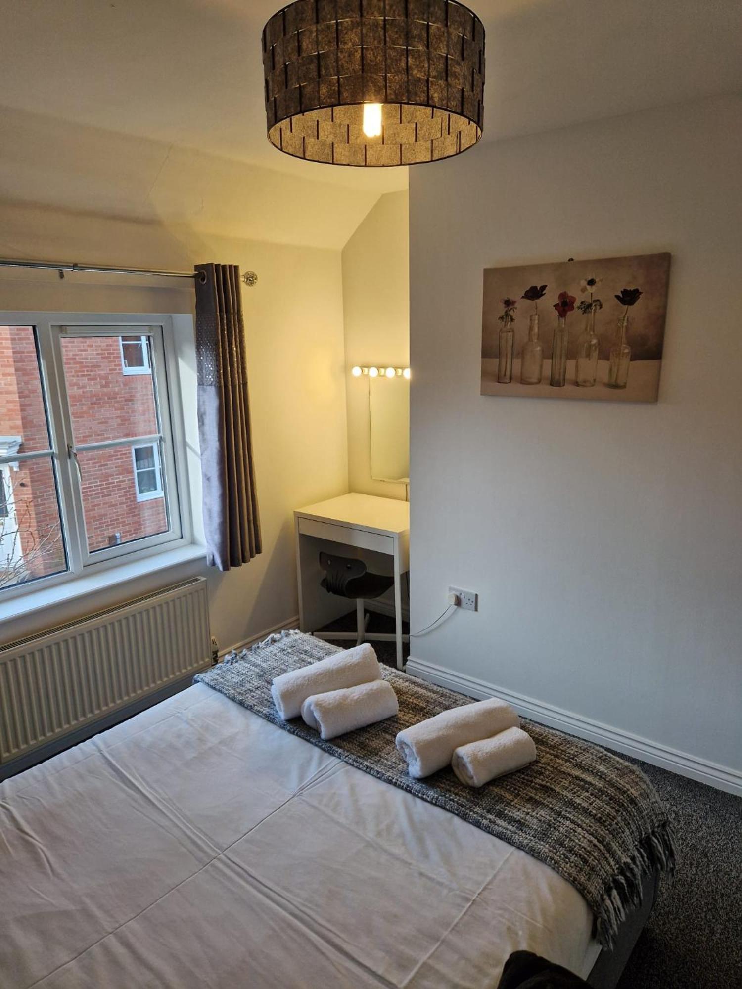 Hereford - Mayflower Coach House, Modern 2 Bedroom Property With Parking, Located South Of Hereford City, Suitable For Small Family, Couple Or Contractors - Sleeps Up To 5 Guests - Hosted By Rentmyhouse Eksteriør bilde
